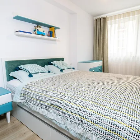 Pentha Apt - Stylish And Spacious 2-Bedroom Apartment Near Coresi Mall-2